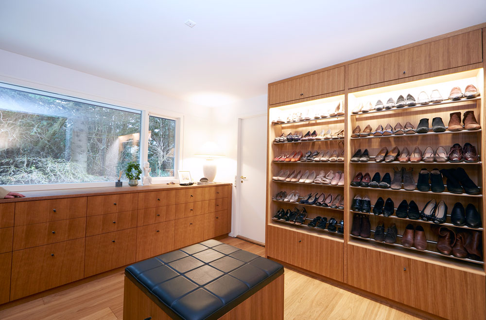 Sko i walk-in-closet